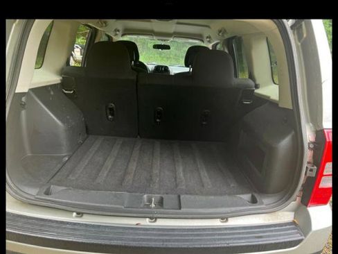 Used 2011 Jeep Patriot Sport image 2