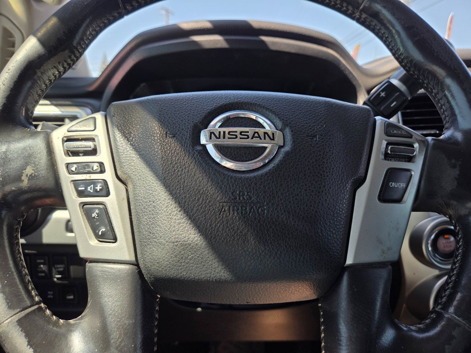 Used 2019 Nissan Titan PRO-4X w/ Pro-4x Convenience Package AWD/4WD image 17