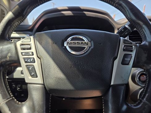 Used 2019 Nissan Titan PRO-4X w/ Pro-4x Convenience Package AWD/4WD image 17