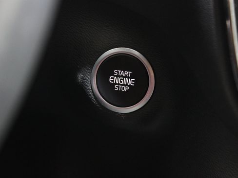 Used 2024 Volvo XC40 B5 Core AWD/4WD image 16