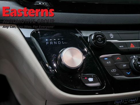 Used 2023 Chrysler Voyager LX image 13