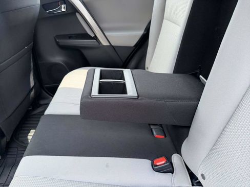 Used 2018 Toyota RAV4 XLE FWD image 23