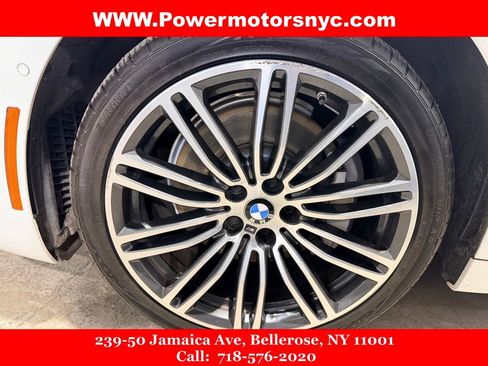 Used 2020 BMW 530e w/ M Sport Package image 15