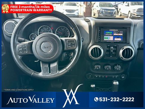 Used 2018 Jeep Wrangler Unlimited Sahara w/ Connectivity Group AWD/4WD image 29