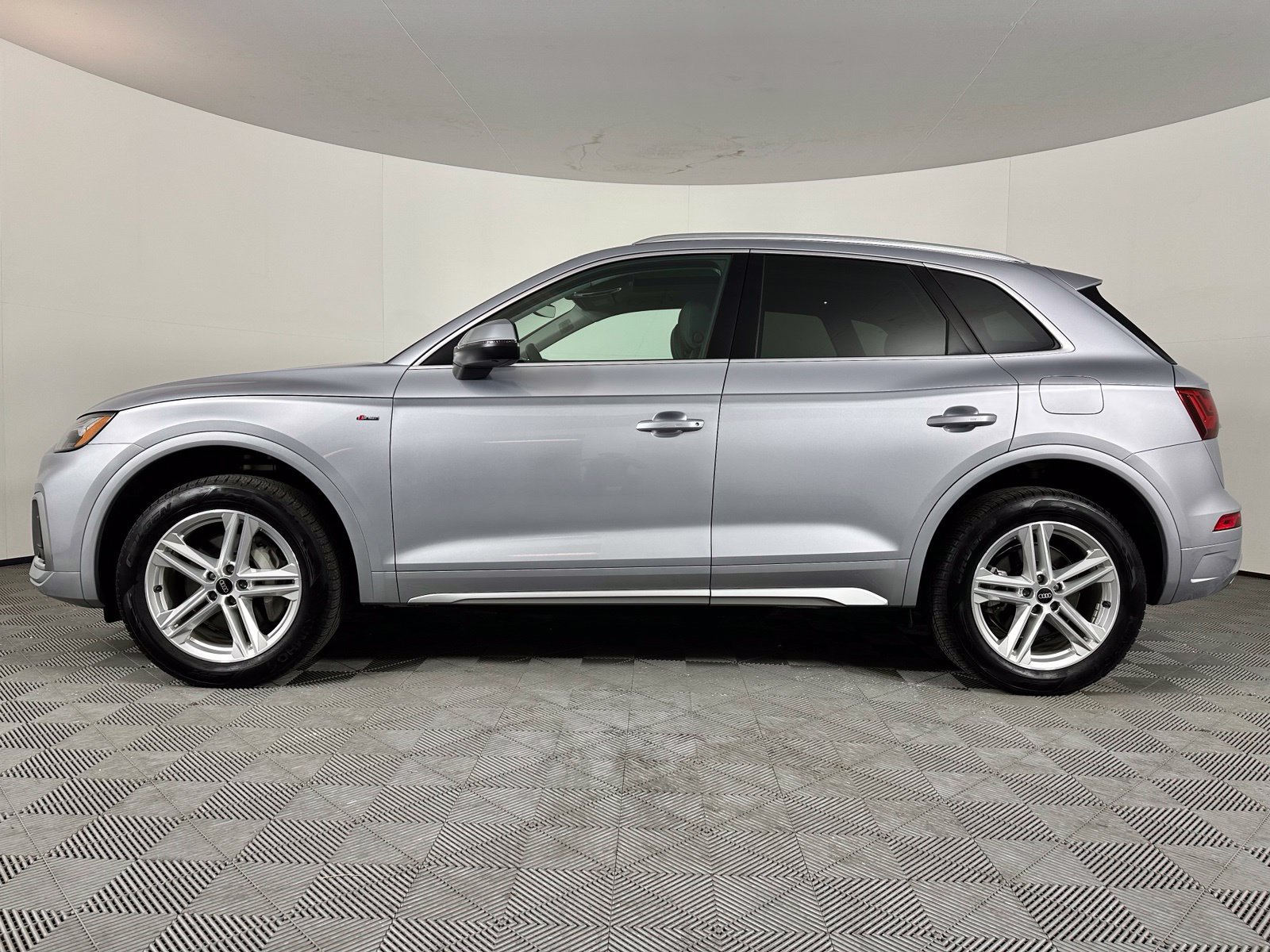 Used 2024 Audi Q5 e Premium Plus AWD/4WD image 13