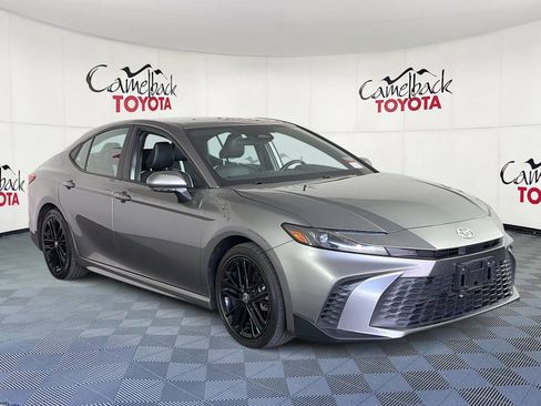 Used 2025 Toyota Camry SE FWD image 3