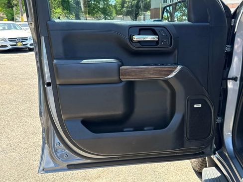 Used 2019 Chevrolet Silverado 1500 High Country w/ Technology Package image 7