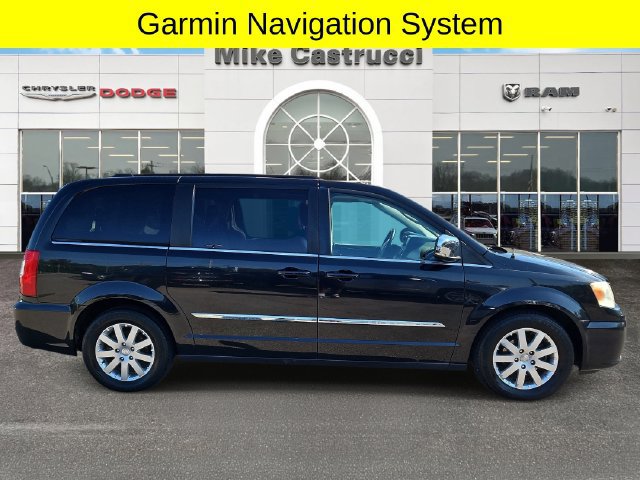 Used 2011 Chrysler Town & Country Touring-L w/ Entertainment Group #2 FWD image 3