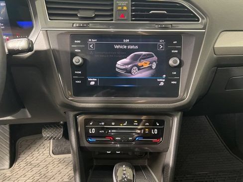 Used 2022 Volkswagen Tiguan SE AWD/4WD image 16