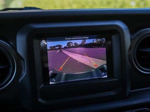 Used 2023 Jeep Gladiator Willys image 36