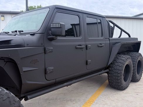 Used 2021 Jeep Gladiator Sport AWD/4WD image 11