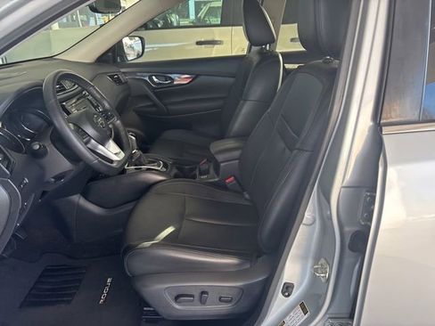 Used 2019 Nissan Rogue SL w/ Premium Package image 8