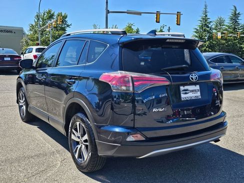 Used 2018 Toyota RAV4 XLE AWD/4WD image 3
