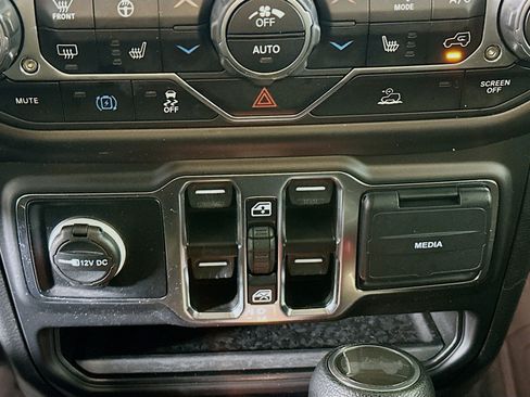 Used 2023 Jeep Wrangler Unlimited w/ Cold Weather Group AWD/4WD image 25