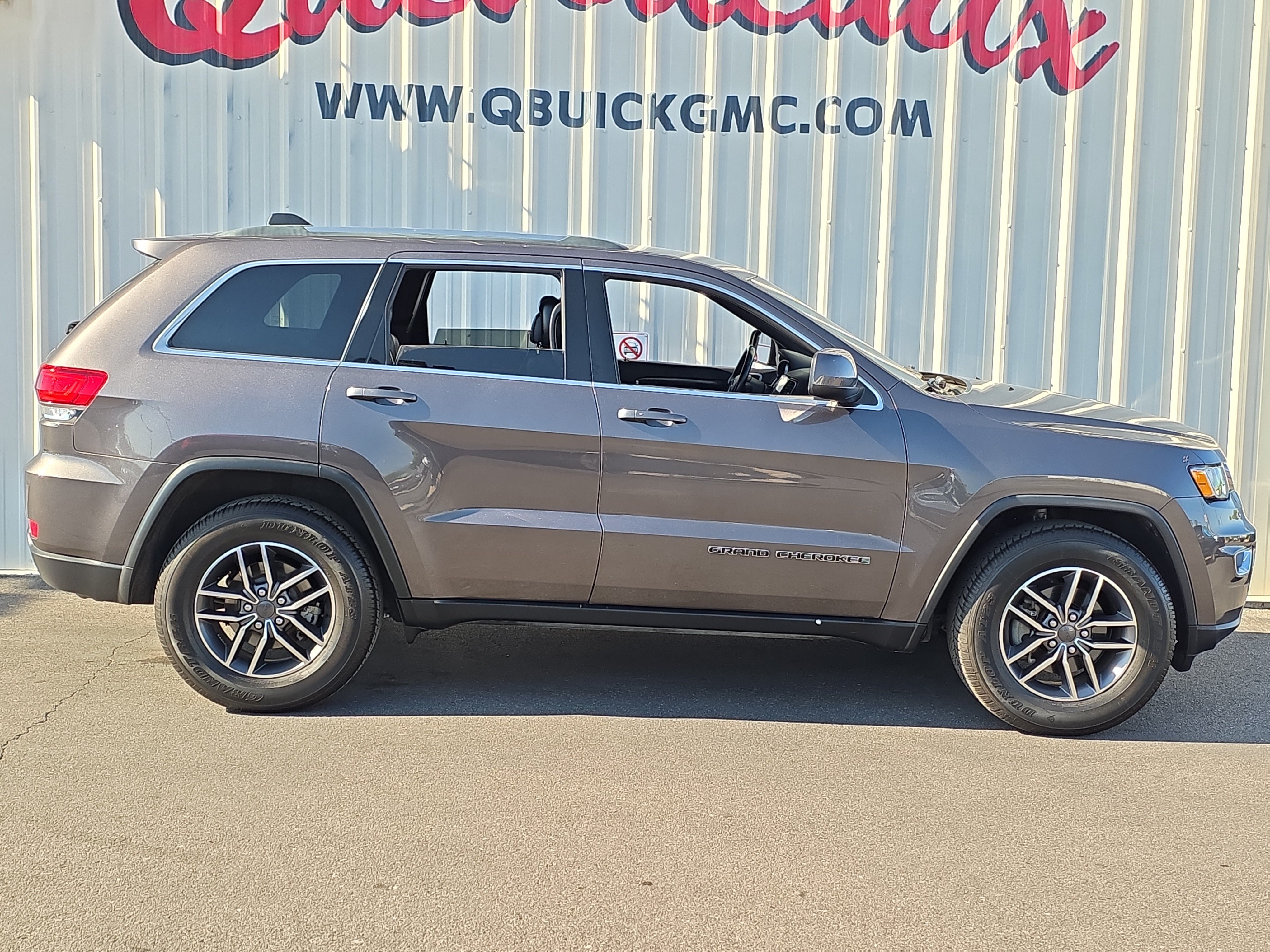 Used 2020 Jeep Grand Cherokee Laredo w/ Laredo X Package RWD image 8