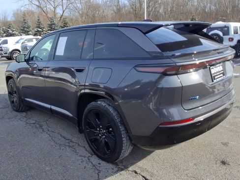 Used 2024 Jeep Wagoneer Launch Edition image 6