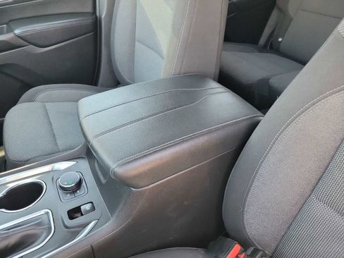 Used 2022 Chevrolet Traverse LT image 16