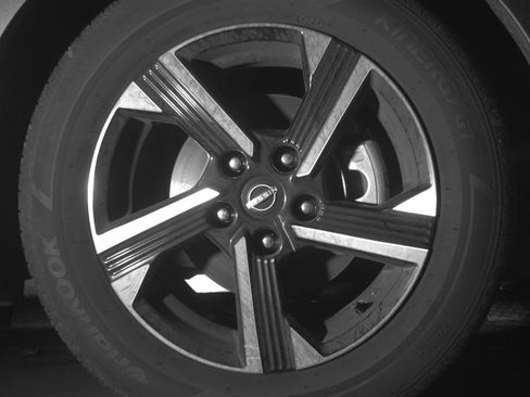 Used 2025 Nissan Sentra SV FWD image 13
