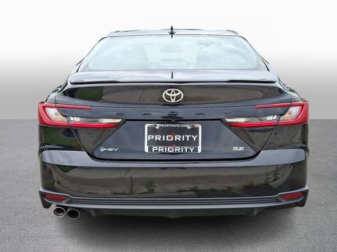 Used 2025 Toyota Camry SE FWD image 5