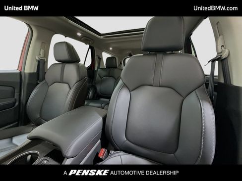 Used 2025 Honda Pilot Touring image 5