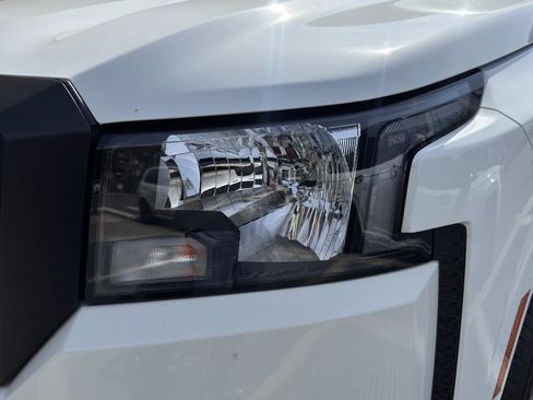 Used 2024 Nissan Frontier S image 11