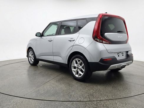 Used 2025 Kia Soul LX w/ LX Technology Package FWD image 6