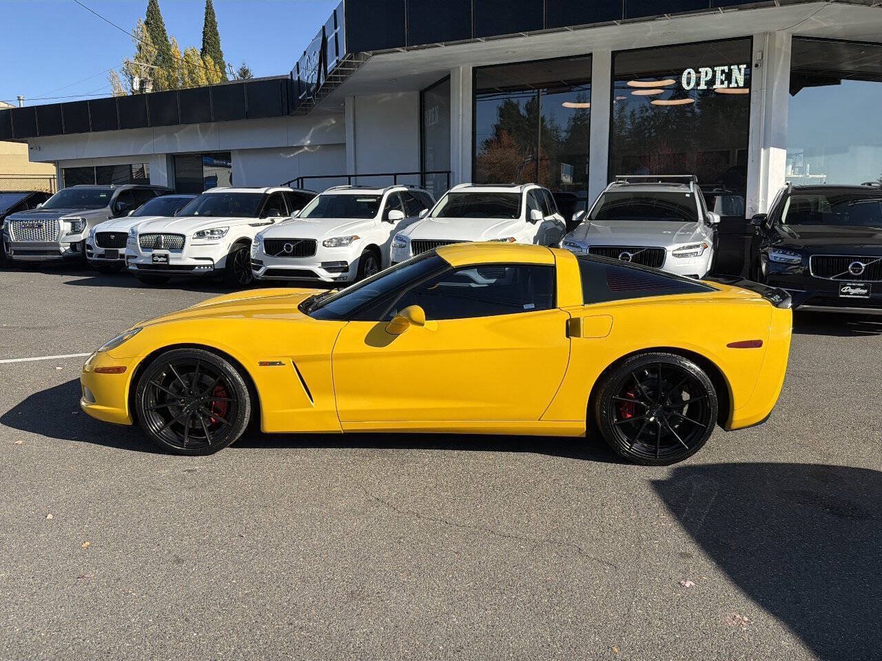 Used 2005 Chevrolet Corvette Coupe w/ Preferred Equipment Group RWD image 2