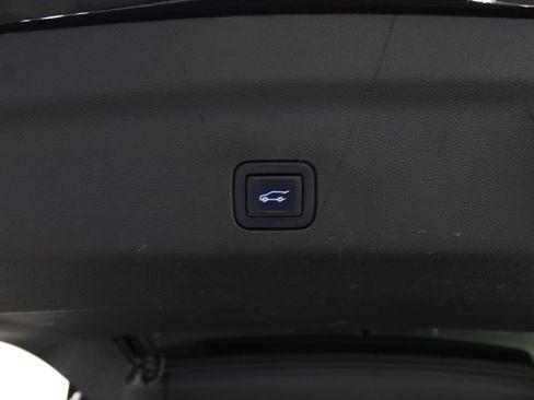 Used 2022 Chevrolet Tahoe LT w/ Luxury Package AWD/4WD image 23