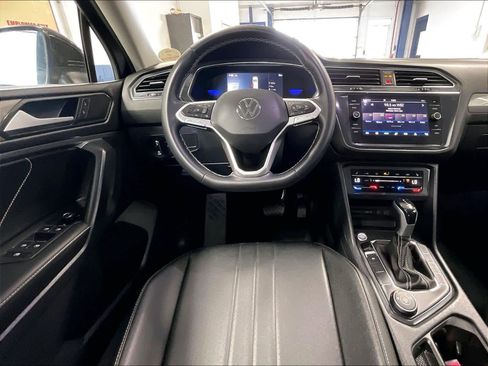 Used 2023 Volkswagen Tiguan SE image 16