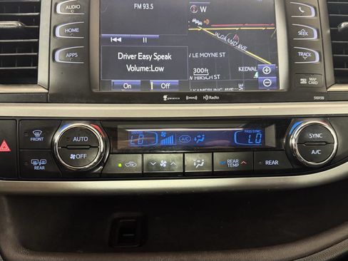 Used 2016 Toyota Highlander XLE FWD image 19