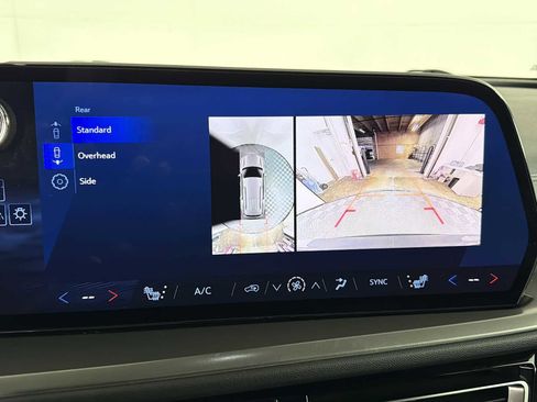 Certified 2024 Chevrolet Traverse LT image 60