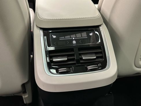 Used 2024 Volvo XC90 B5 Plus w/ Protection Package Premier image 43