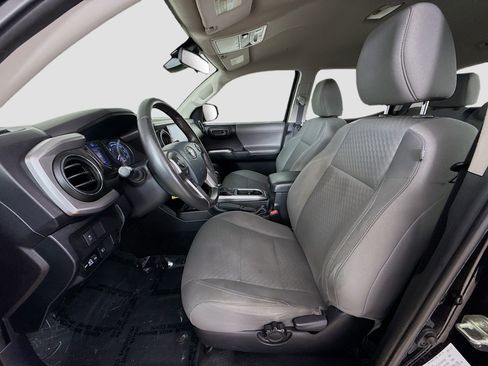 Used 2020 Toyota Tacoma SR5 image 21