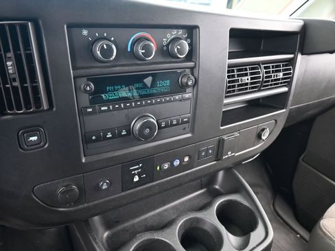 Used 2020 GMC Savana 3500 LT w/ LT Preferred Equipment Group image 22