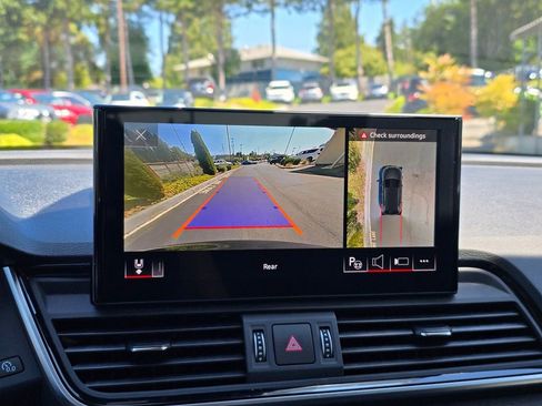 Used 2024 Audi Q5 e Prestige w/ Prestige Package image 12