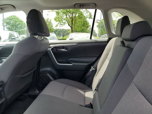 Used 2019 Toyota RAV4 XLE w/ Convenience Package FWD image 10