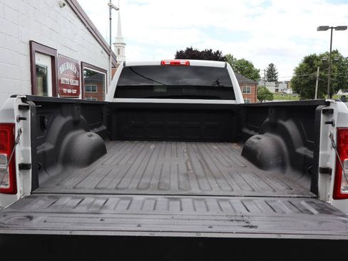 Used 2022 RAM 2500 Tradesman w/ Chrome Appearance Group AWD/4WD image 3