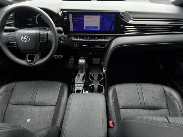 Used 2025 Toyota Camry XSE FWD image 9