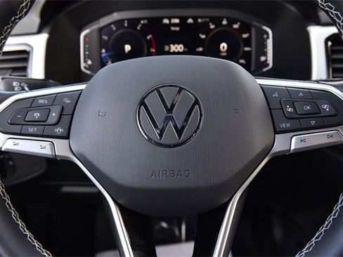 Used 2022 Volkswagen Atlas Cross Sport SE w/ Black Wheel Package image 17