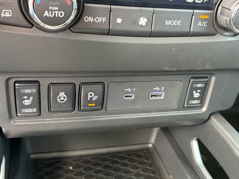 Used 2025 Nissan Frontier SV w/ SV Convenience Package image 21