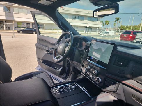 Used 2022 Ford Expedition Max Limited image 30