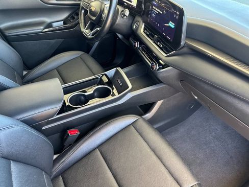 Used 2025 Chevrolet Equinox LT w/ Convenience Package II FWD image 17