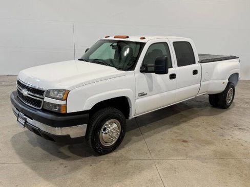 Used 2007 Chevrolet Silverado 3500 LT w/ Heavy-Duty Power Package AWD/4WD image 2