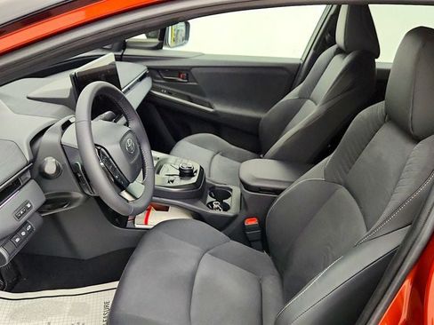 Used 2026 Toyota C-HR AWD/4WD image 11