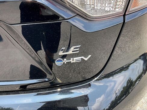 Used 2025 Toyota Corolla LE FWD image 10