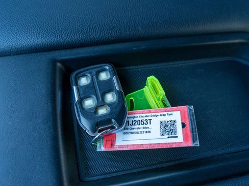 Used 2020 Chevrolet Silverado 1500 LT w/ All-Star Edition image 27