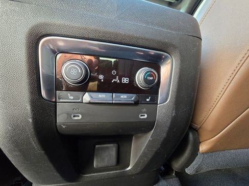 Used 2021 Chevrolet Suburban High Country image 20