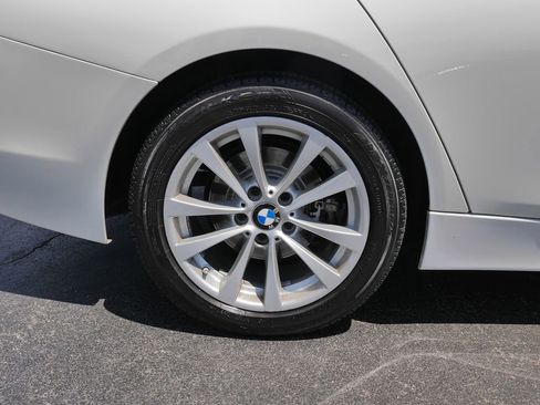 Used 2017 BMW 320i Sedan RWD image 9