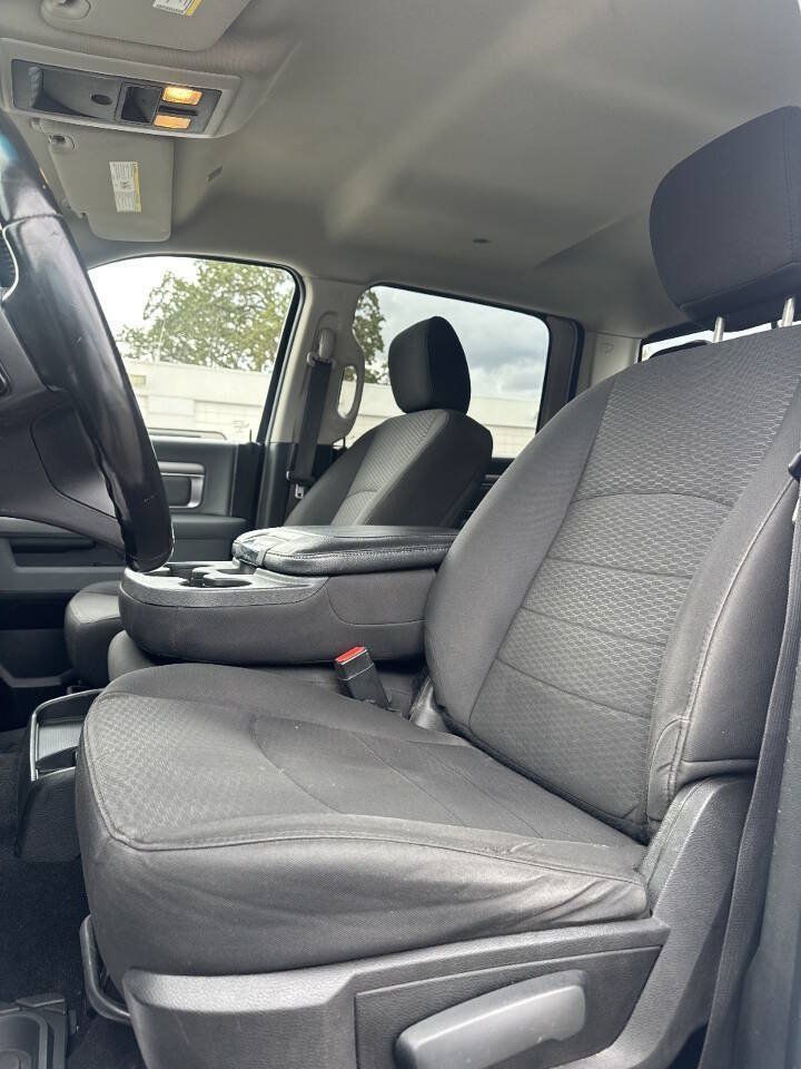 Used 2019 RAM 1500 Warlock AWD/4WD image 3