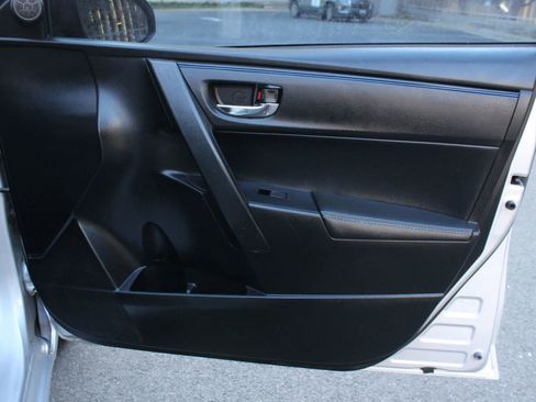 Used 2017 Toyota Corolla SE image 22